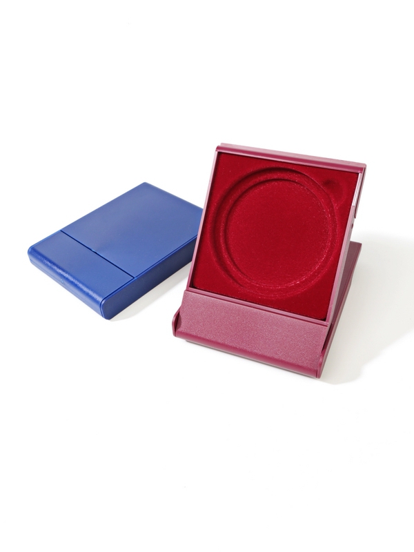  Футляр пластиковый (79х106х16 мм) для одной монеты, медали (диаметр 65 мм, глубина 6 мм), светло-бордовый