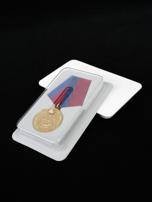  Сувенирная упаковка (60х100х20 мм) под медаль РФ d-32 мм. Спецпредложение, серый