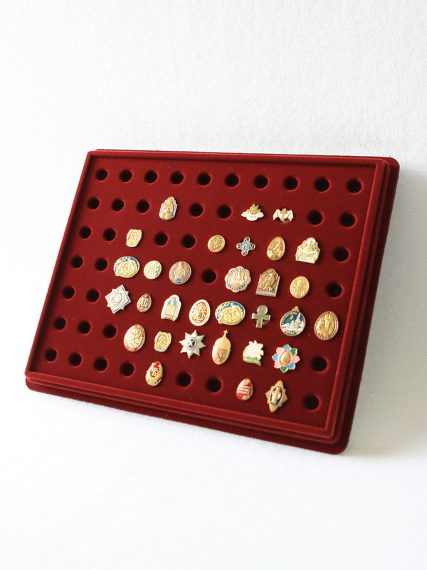 Планшет S (243х304х21 мм) на 70 цанг (под значки с цангой)