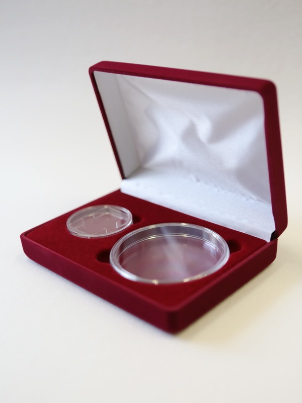 Футляр (142х102х42 мм) под набор монет (1 капсула d-46 мм, 1 капсула d-74 мм)