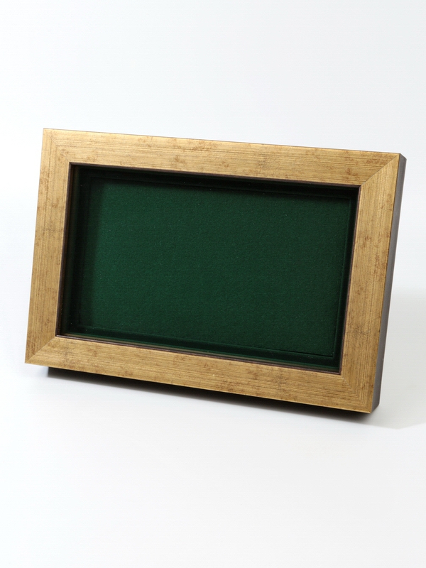 Багетная рамка M пластиковая под 1 ячейку (118х207х16 мм) с поролоновой вставкой. Вид 4