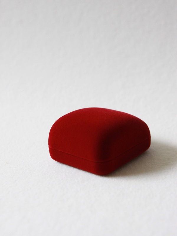 Футляр (53х59х33 мм) под серьги, подвеску (стойка), светло-бордовый