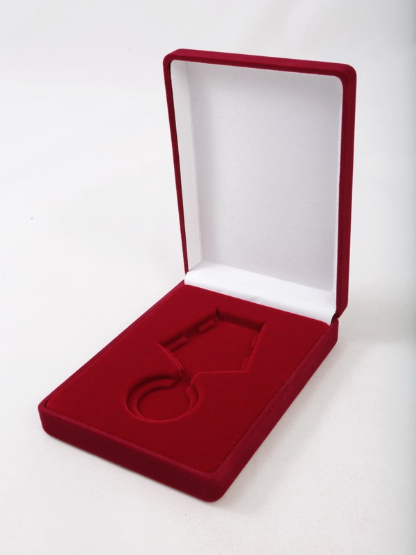  Футляр (90х124х32 мм) под медаль РФ d-32 мм с пятиугольной колодкой, светло-бордовый