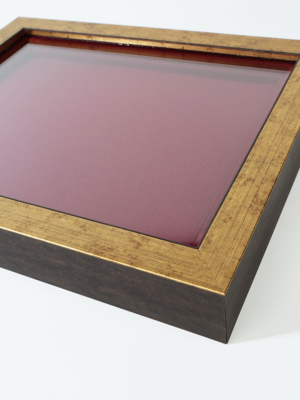  Багетная рамка G пластиковая под 1 ячейку (262х363х18 мм) с поролоновой вставкой. Вид 4, тёмно-бордовый