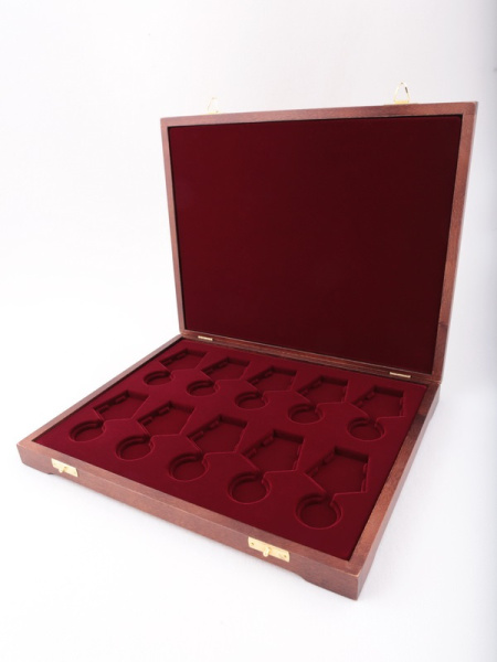  Футляр деревянный Vintage S (305х247х40 мм) на 10 медалей РФ d-32 мм с пятиугольной колодкой, тёмно-бордовый