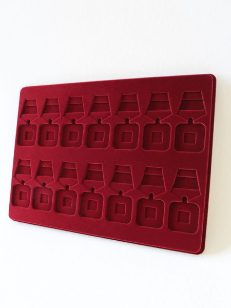  Планшет G (291х393х16 мм) на 14 орденов с пятиугольной колодкой, тёмно-бордовый