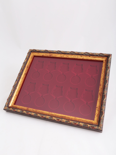  Багетная рамка S серии «Барокко» (золото) на 10 медалей РФ d-37 мм с пятиугольной колодкой, тёмно-бордовый