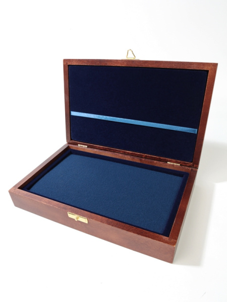 Футляр деревянный Vintage M (244х154х48 мм) на 1 ячейку с поролоновой вставкой, лента для удостоверений в крышке, тёмно-бордовый