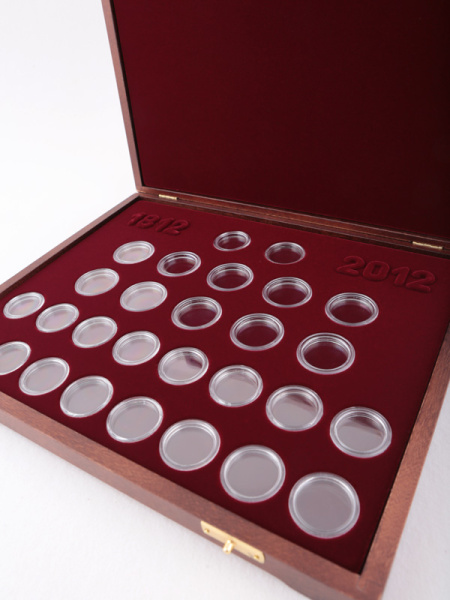  Футляр деревянный Vintage S (305х247х40 мм) для набора монет «200-летие Победы России в Отечественной Войне 1812 года». В капсулах Leuchtturm, тёмно-бордовый