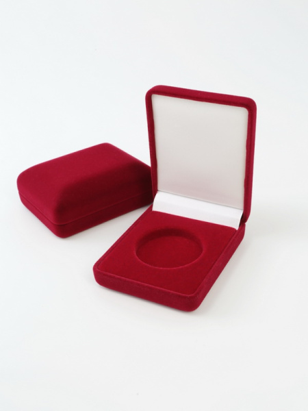  Футляр (61х79х32 мм) для монеты, медали диаметром 32 мм или 32,5 мм в капсуле Leuchtturm (диаметр ячейки 37,8 мм), светло-бордовый