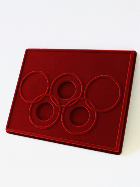  Планшет S (234х296х12 мм) для 3 Олимпийских монет Сочи-2014 (серебро) в капсулах (диаметр 46 мм). (5 колец), тёмно-бордовый