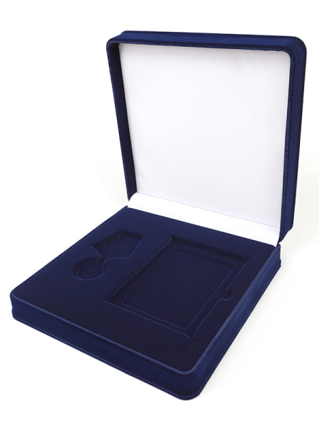  Футляр (186х192х50 мм) под медаль РФ d-32 мм и удостоверение (81х112х6 мм), тёмно-синий