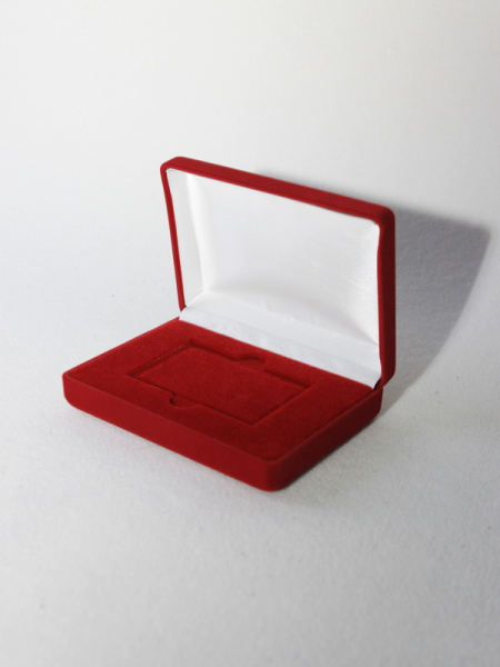 Футляр (142х102х42 мм) под пластиковую карту, светло-бордовый