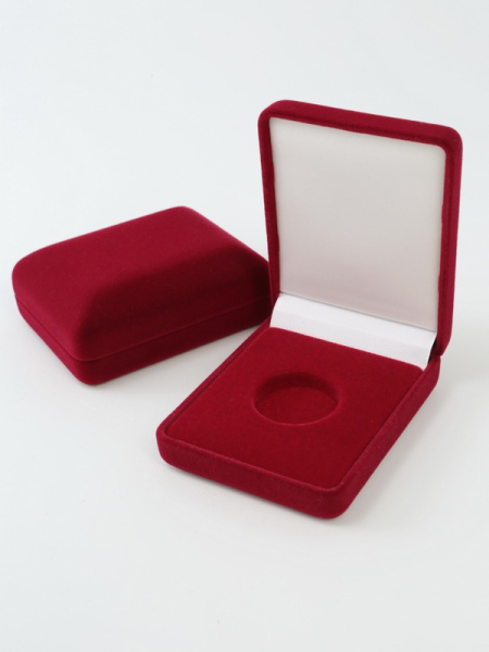  Футляр (61х79х32 мм) для монеты, медали диаметром 20 мм в капсуле Leuchtturm (диаметр ячейки 26 мм), светло-бордовый