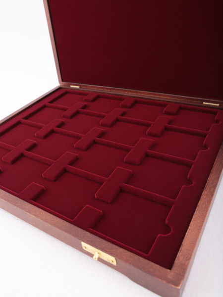  Футляр деревянный Vintage S (305х247х40 мм) на 16 монет в холдерах или капсулах «Quadrum» (50х50х6 мм), тёмно-бордовый