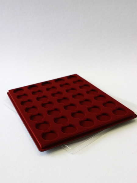  Планшет S (234х296х12 мм) для 35 монет в капсулах CAPS 26,5 и 27 Leuchtturm. Диаметр ячейки 33 мм, тёмно-бордовый