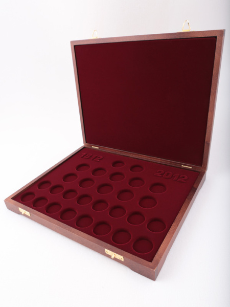  Футляр деревянный Vintage S (305х247х40 мм) для набора монет «200-летие Победы России в Отечественной Войне 1812 года». В капсулах Leuchtturm, тёмно-бордовый