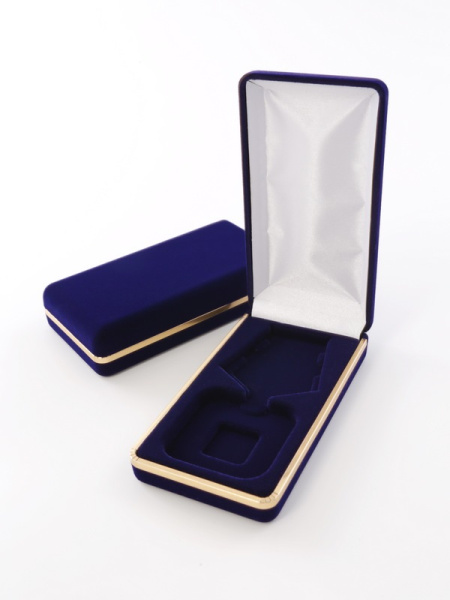 Футляр с золотым ободком (62х116х26 мм) под орден на пятиугольной колодке, светло-бордовый