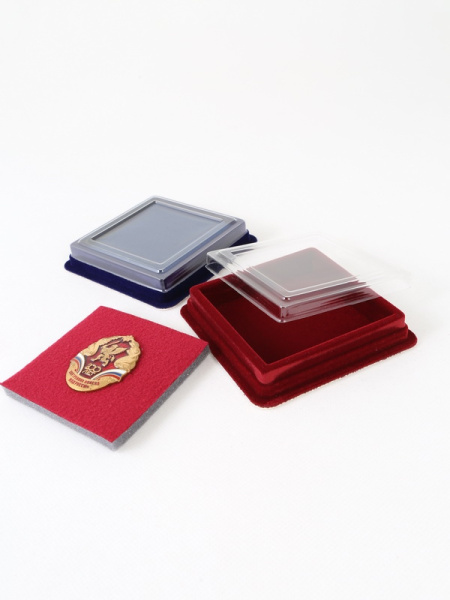  Сувенирная упаковка (106х106х20 мм) с поролоновой вставкой под универсальную медаль, тёмно-бордовый
