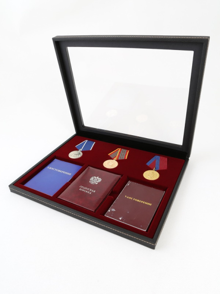  Бокс из искусственной кожи с прозрачным окном Nera Plus для 3 медалей РФ d-32 мм и 3 удостоверений, тёмно-бордовый