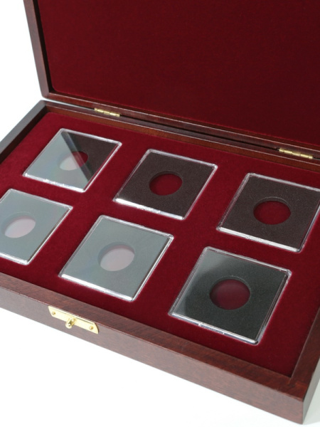  Деревянный футляр Vintage M (244х156х38 мм) для 6 монет в капсулах Quadrum (50х50х6 мм), тёмно-бордовый