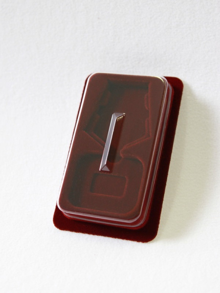  Сувенирная упаковка (60х100х20 мм) под орден на пятиугольной колодке, тёмно-бордовый