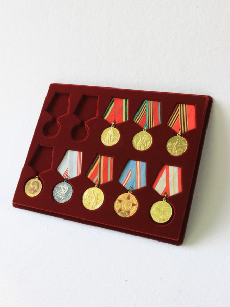 Планшет S (234х296х12 мм) на 5 медалей РФ d-32 мм и 5 медалей РФ d-37 мм, тёмно-бордовый