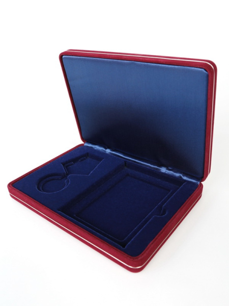  Футляр замшевый (182х128х34 мм) под медаль РФ d-37 мм и удостоверение (80х110х8 мм), тёмно-синий