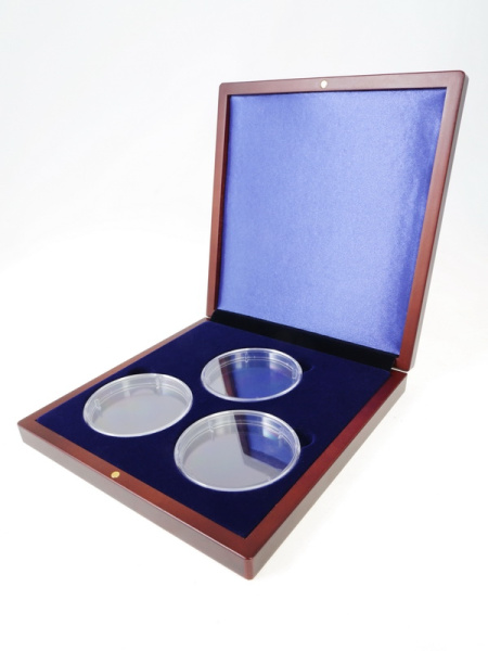 Деревянный футляр (190х196х32 мм) для 3 монет в капсулах (диаметр 74 мм)