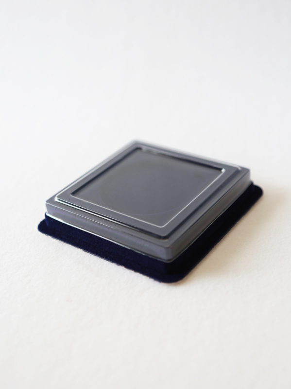  Сувенирная упаковка (106х106х20 мм) под монету, медаль (диаметр 60 мм, глубина 4 мм), тёмно-синий