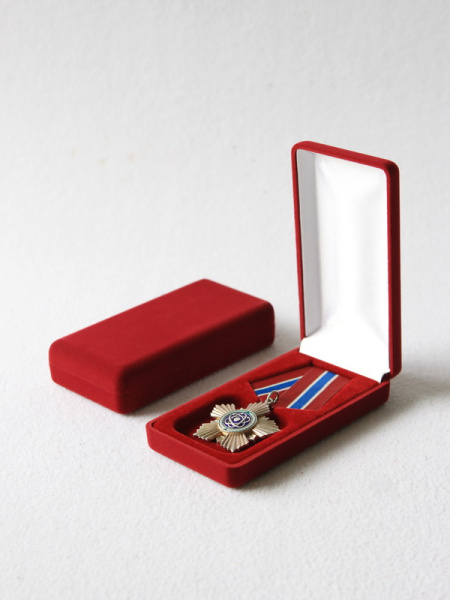 Футляр (62х116х26 мм) под орден на пятиугольной колодке, светло-бордовый