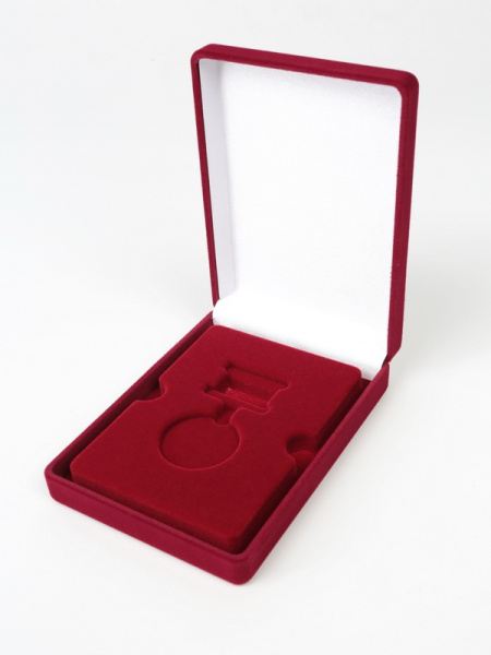  Футляр (90х124х32 мм) для медали на квадро колодке (короткая). Вынимаемый ложемент, светло-бордовый