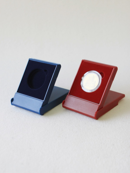  Футляр пластиковый (79х106х16 мм) для одной монеты в капсуле (диаметр 46 мм), светло-бордовый