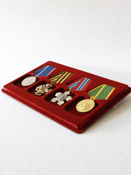 Планшет M (146х236х12 мм) на 4 ордена с пятиугольной колодкой, тёмно-бордовый