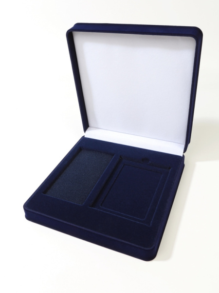 Футляр (186х192х50 мм) с поролоновой вставкой под универсальную медаль и удостоверение (81х112х6 мм), тёмно-синий