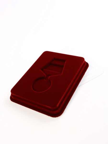  Сувенирная упаковка (110х139х22 мм) под медаль РФ d-35 мм, тёмно-бордовый