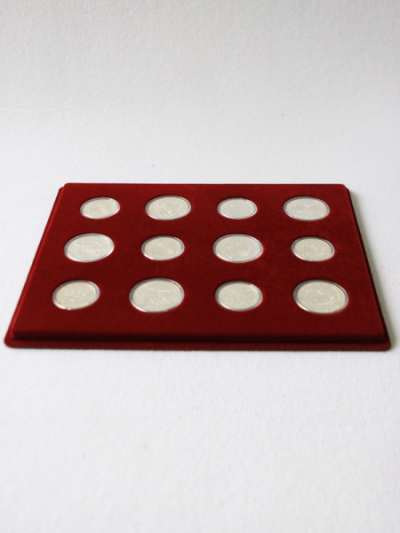  Набор из двух планшетов S (234х296х12 мм) для серебряных монет «Олимпиада-80» в оригинальных капсулах, тёмно-бордовый