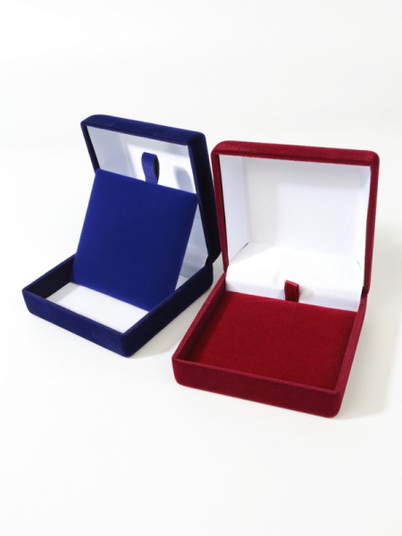  Футляр (76х76х41 мм) с универсальной подложкой, светло-бордовый