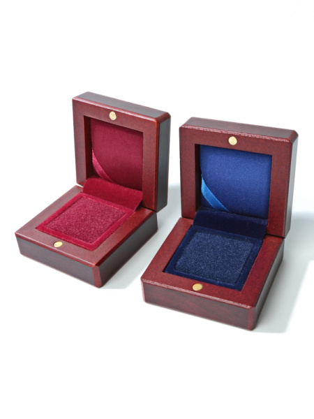Деревянный футляр (60х60х32 мм) под значок с поролоновой вставкой, тёмно-синий