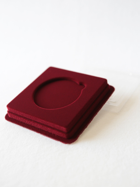 Сувенирная упаковка (106х106х20 мм) под монету, медаль (диаметр 60 мм, глубина 5 мм), тёмно-бордовый