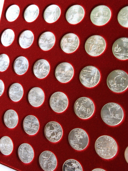  Планшет S (234х296х12 мм) для медно-никелевых монет 25 центов (штаты, округа и территории США, национальные парки США) (56 ячеек), тёмно-бордовый