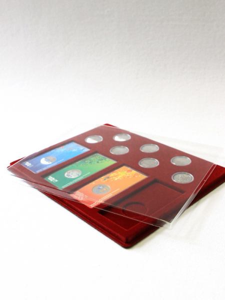  Планшет S (234х296х12 мм) для 4 монет Сочи-2014 в блистерах и 7 монет Сочи-2014 в капсулах Leuchtturm (Диаметр 33 мм), тёмно-бордовый