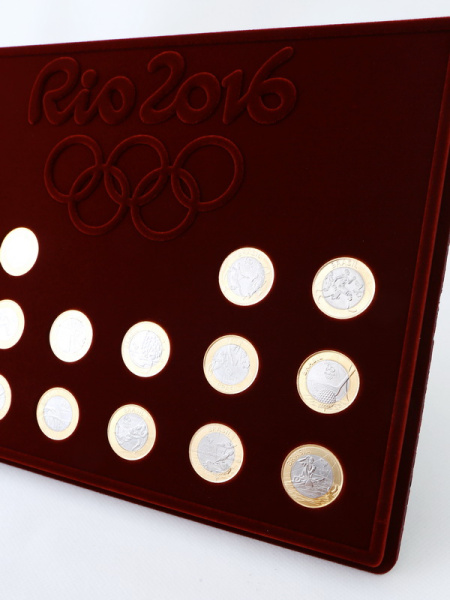  Планшет S (234х296х12 мм) для 16 монет серии «XXXI Летние Олимпийские игры 2016 года в Рио-де-Жанейро», тёмно-бордовый